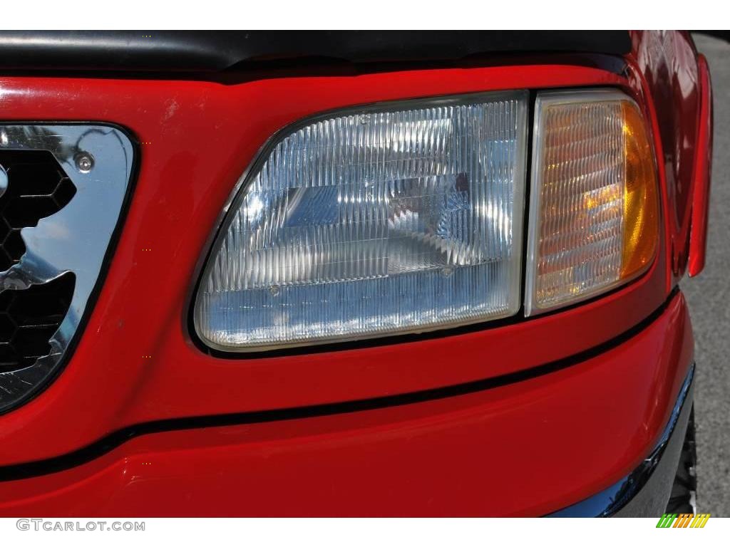 2002 F150 XLT SuperCab 4x4 - Bright Red / Medium Graphite photo #10