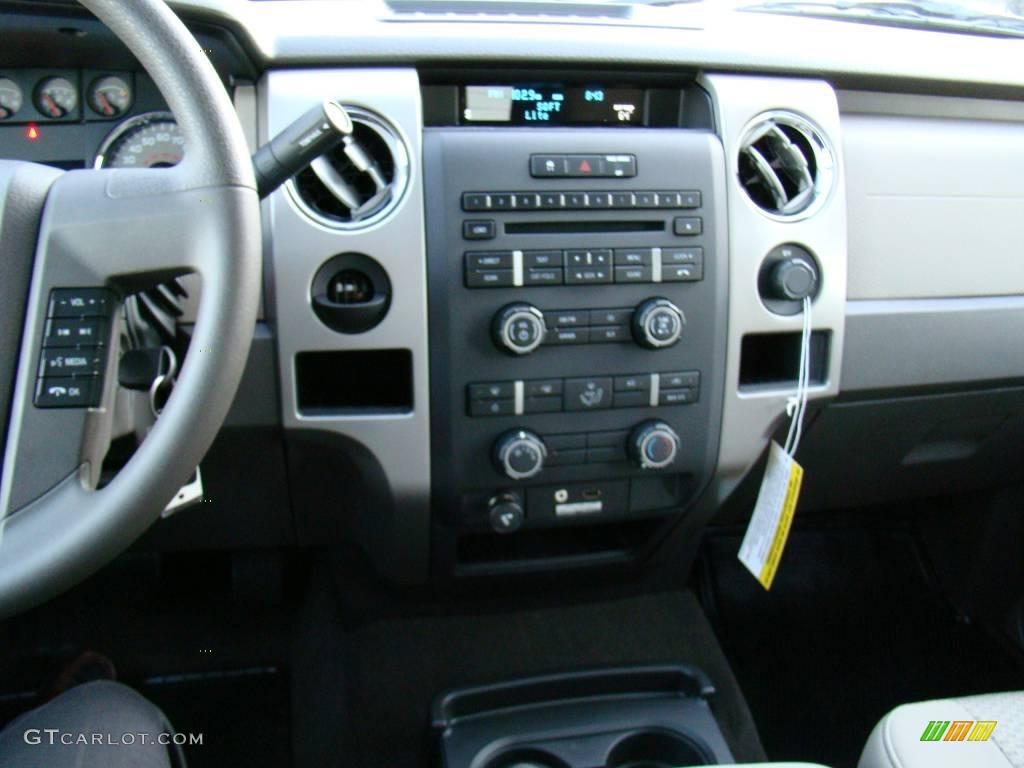 2010 F150 XLT SuperCab - Ingot Silver Metallic / Medium Stone photo #24