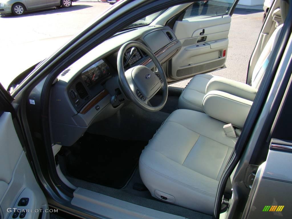 2003 Crown Victoria LX - Arizona Beige Metallic / Light Flint photo #8