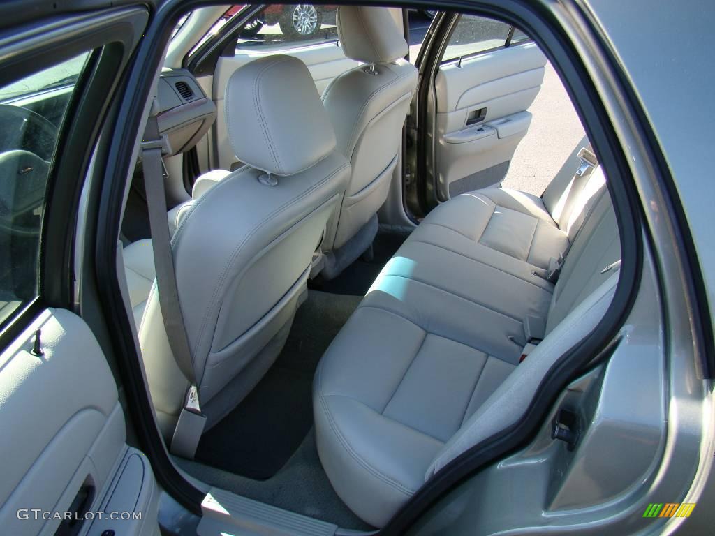 2003 Crown Victoria LX - Arizona Beige Metallic / Light Flint photo #9