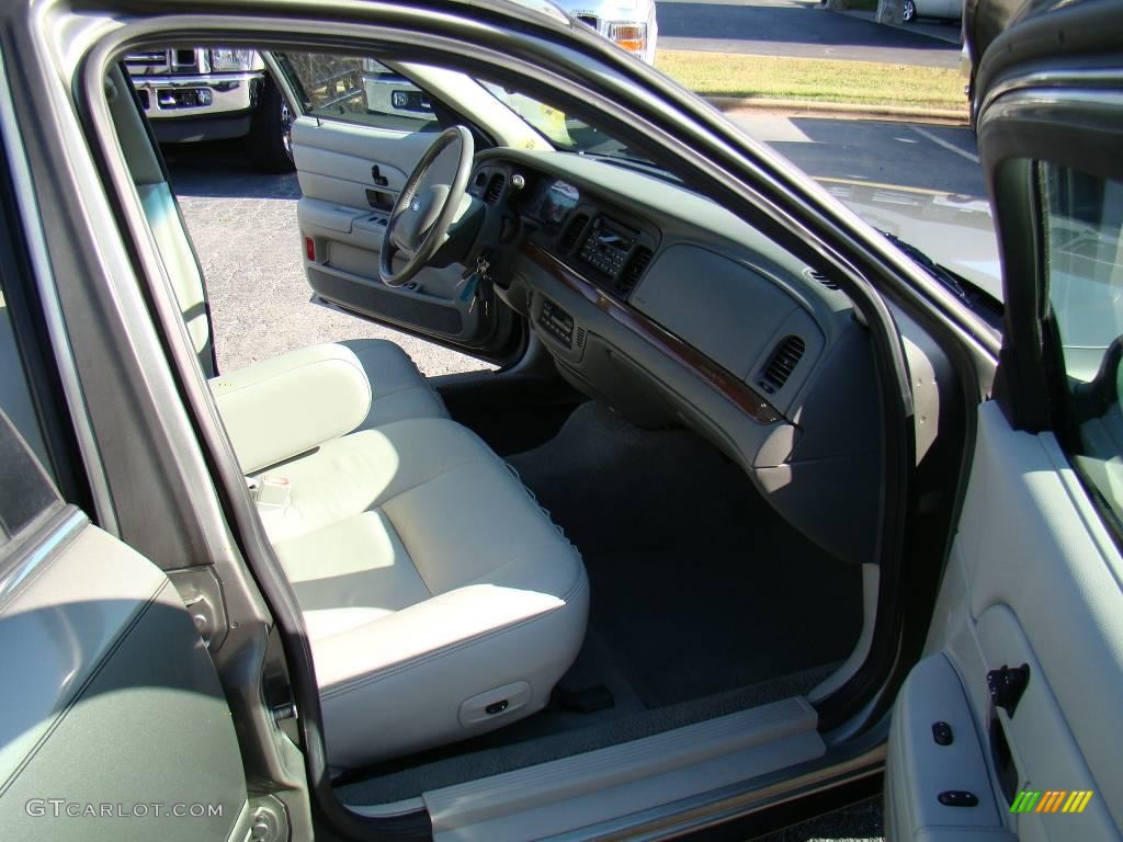 2003 Crown Victoria LX - Arizona Beige Metallic / Light Flint photo #11