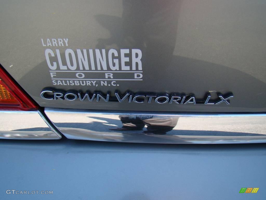 2003 Crown Victoria LX - Arizona Beige Metallic / Light Flint photo #14
