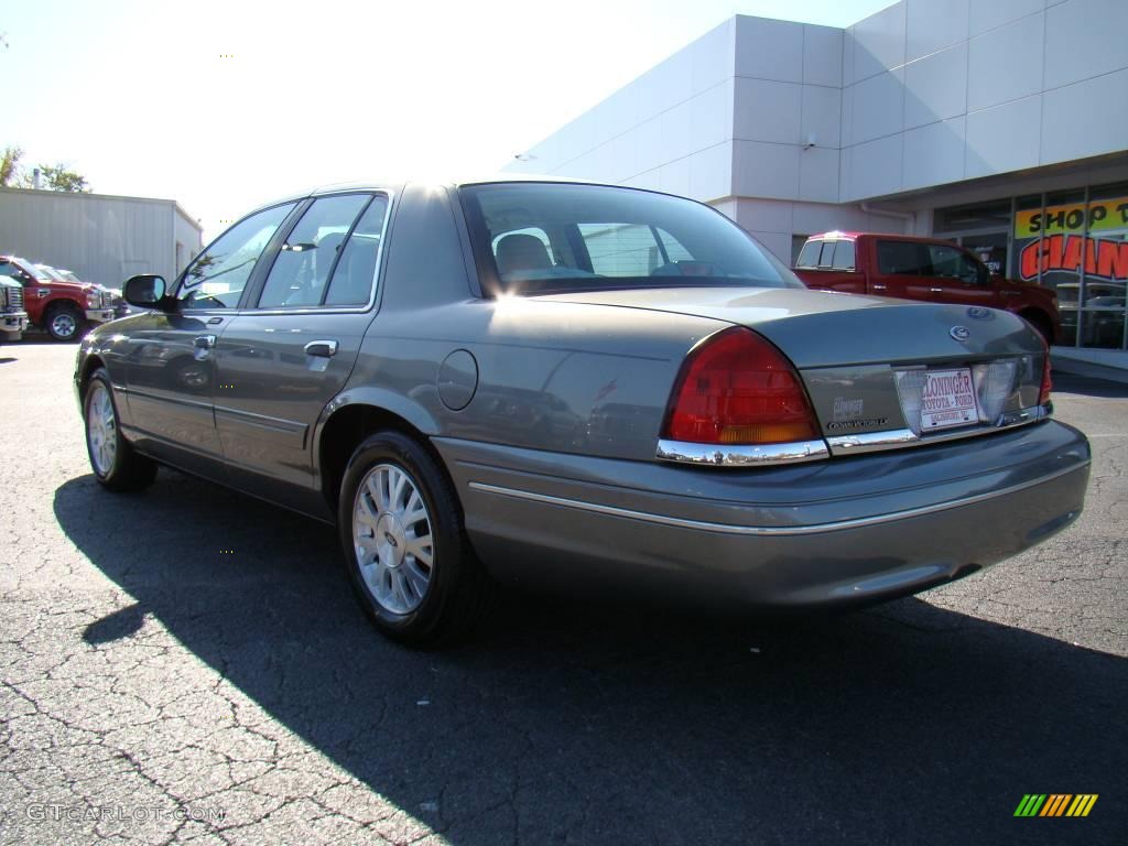2003 Crown Victoria LX - Arizona Beige Metallic / Light Flint photo #23