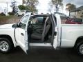 Bright White - Dakota ST Club Cab Photo No. 16
