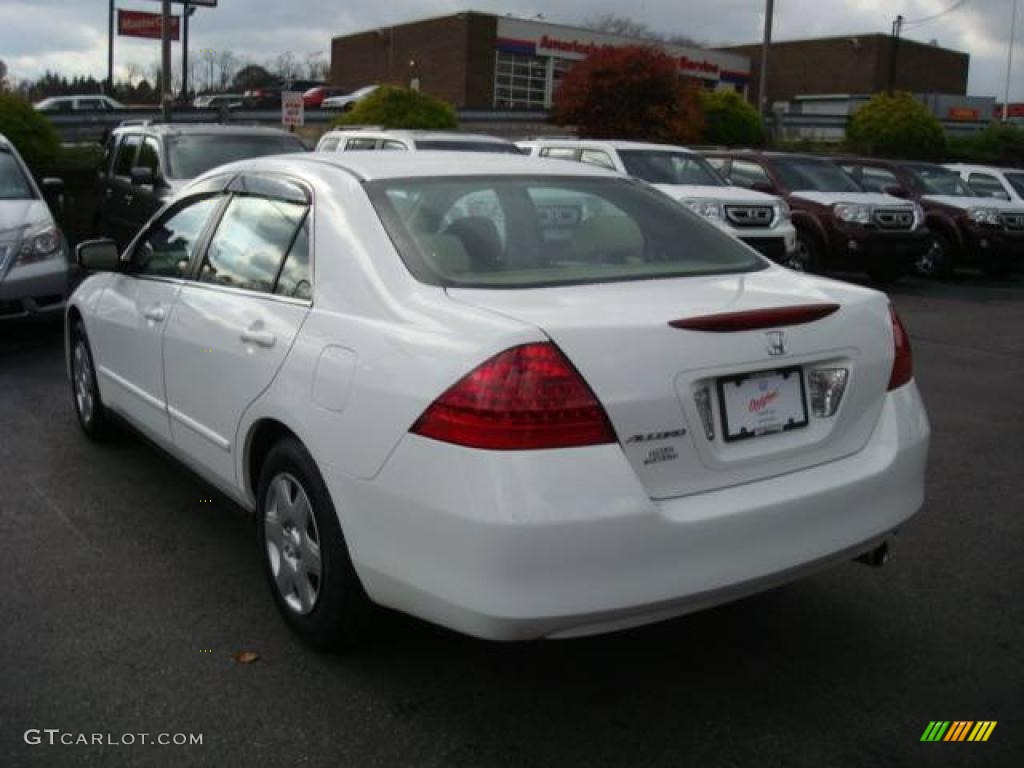 2007 Accord LX Sedan - Taffeta White / Ivory photo #2