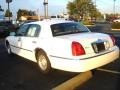2000 Vibrant White Lincoln Town Car Executive  photo #3