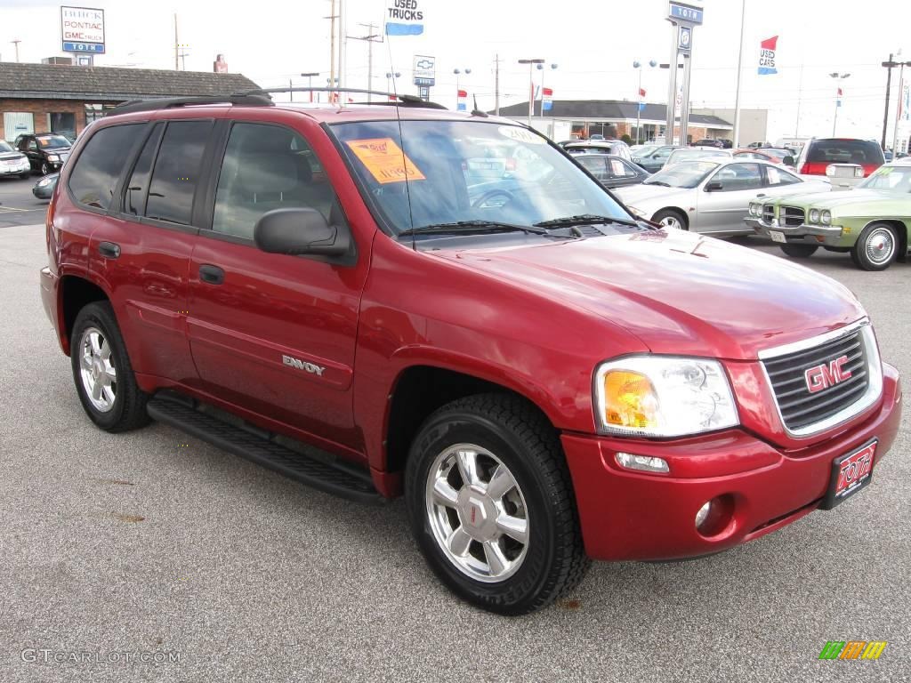 2004 Envoy SLE 4x4 - Magnetic Red Metallic / Dark Pewter photo #1