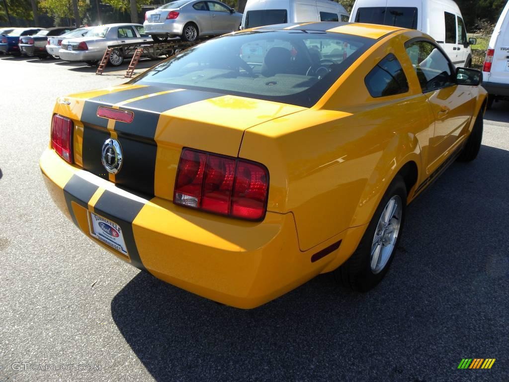 2008 Mustang V6 Deluxe Coupe - Grabber Orange / Dark Charcoal photo #10