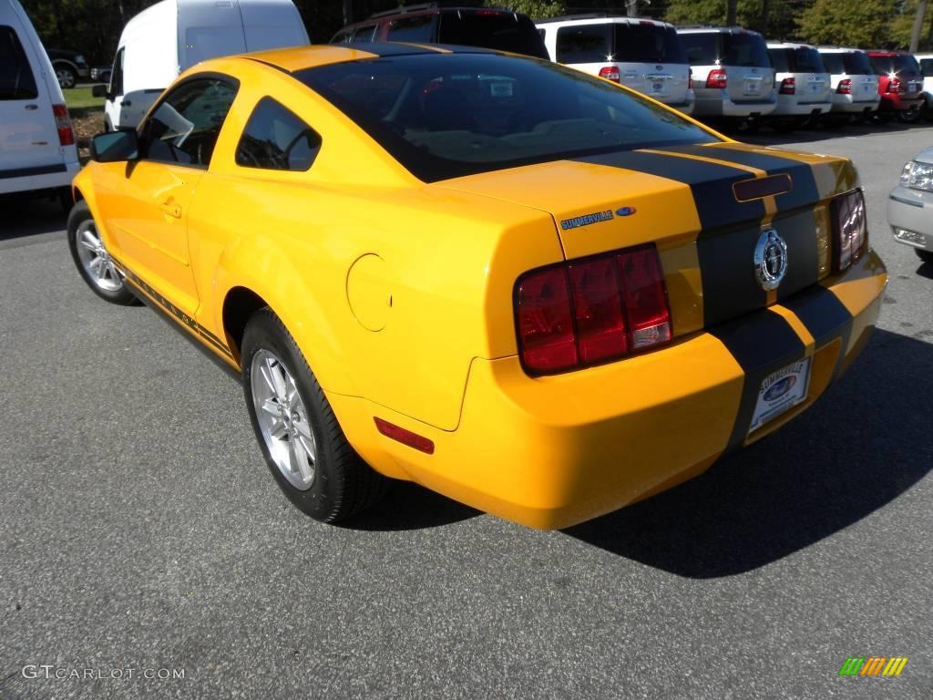2008 Mustang V6 Deluxe Coupe - Grabber Orange / Dark Charcoal photo #12
