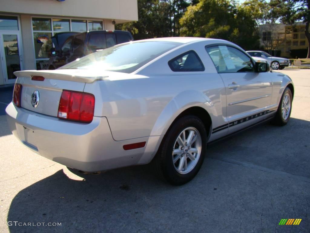2008 Mustang V6 Deluxe Coupe - Brilliant Silver Metallic / Light Graphite photo #8