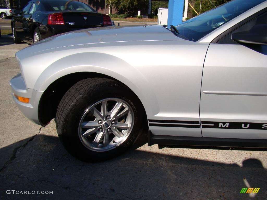 2008 Mustang V6 Deluxe Coupe - Brilliant Silver Metallic / Light Graphite photo #20