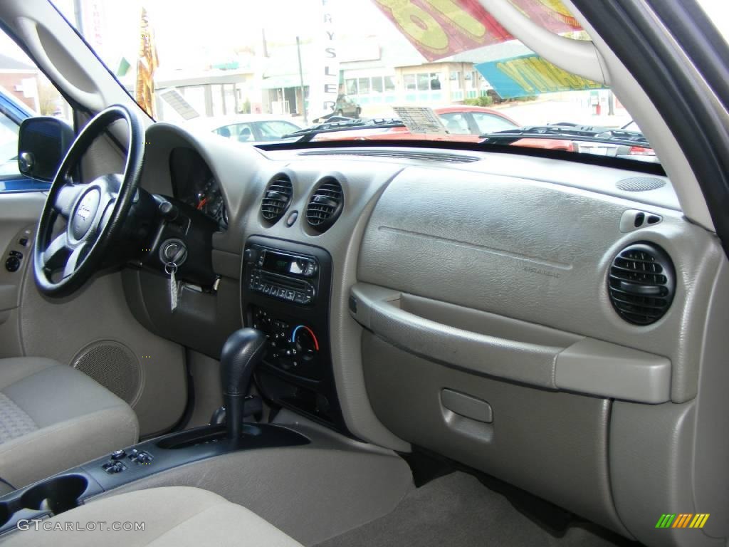 2005 Liberty Sport 4x4 - Light Khaki Metallic / Khaki photo #22