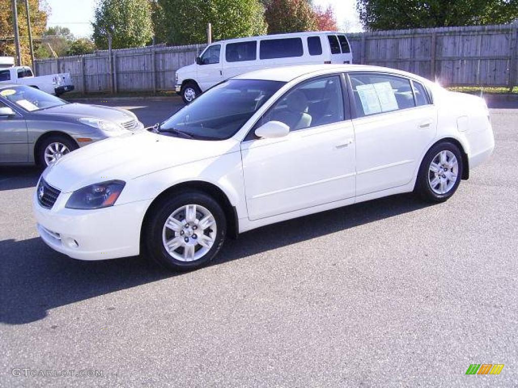 2005 Altima 2.5 S - Satin White Pearl / Frost Gray photo #1