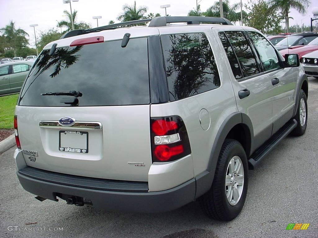2006 Explorer XLT - Silver Birch Metallic / Camel photo #3