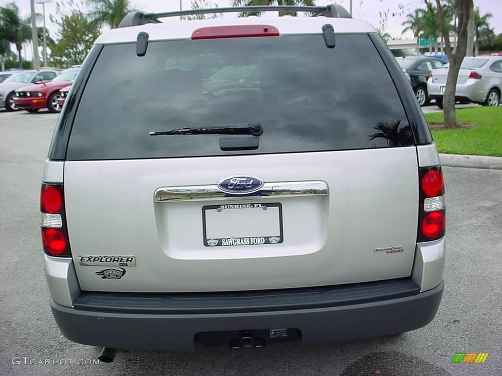 2006 Explorer XLT - Silver Birch Metallic / Camel photo #4