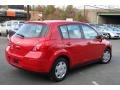 Red Alert - Versa 1.8 S Hatchback Photo No. 5