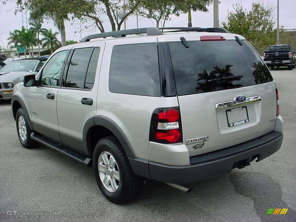 2006 Explorer XLT - Silver Birch Metallic / Camel photo #6