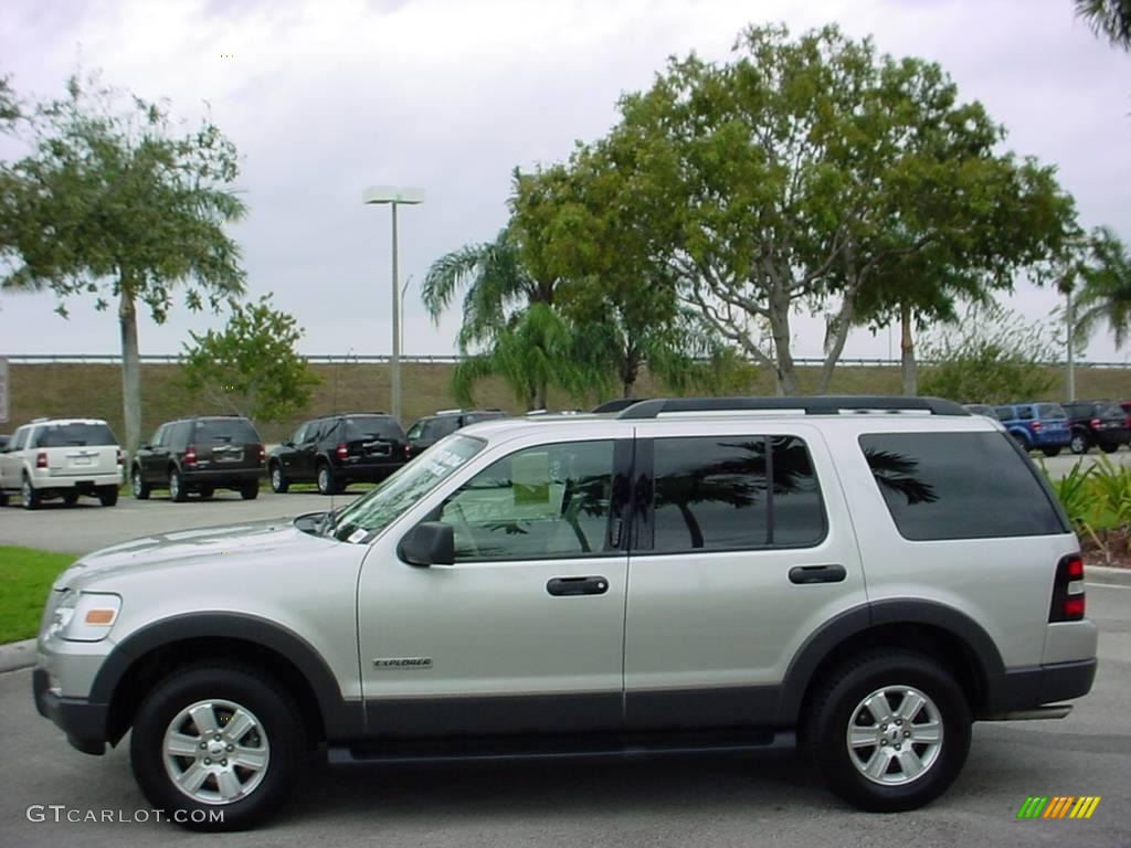2006 Explorer XLT - Silver Birch Metallic / Camel photo #7