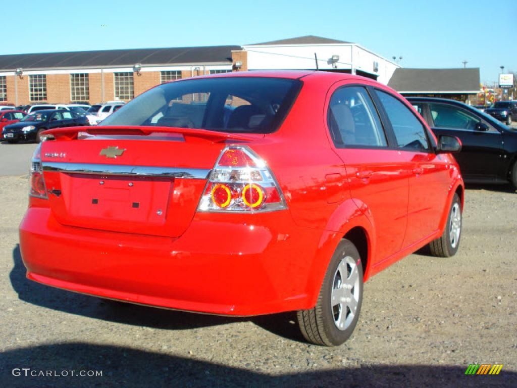 2009 Aveo LT Sedan - Victory Red / Charcoal photo #2