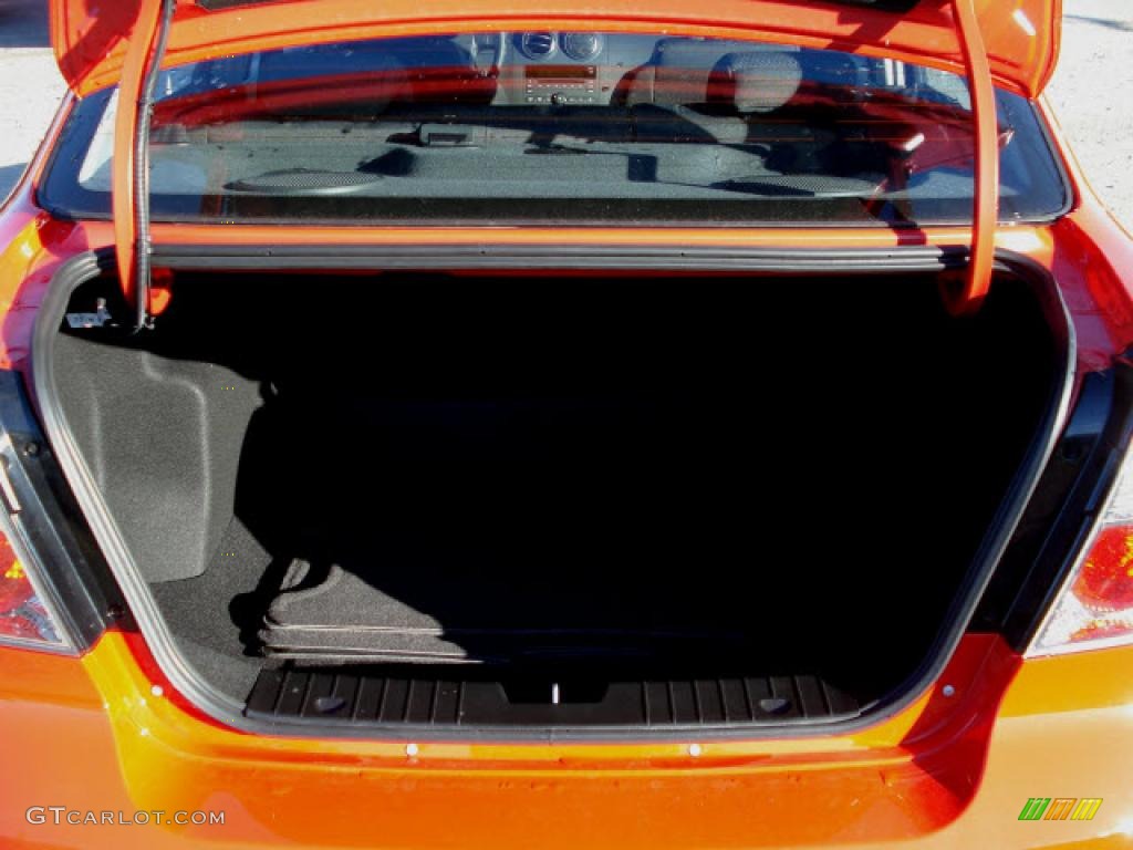 2009 Aveo LT Sedan - Victory Red / Charcoal photo #8