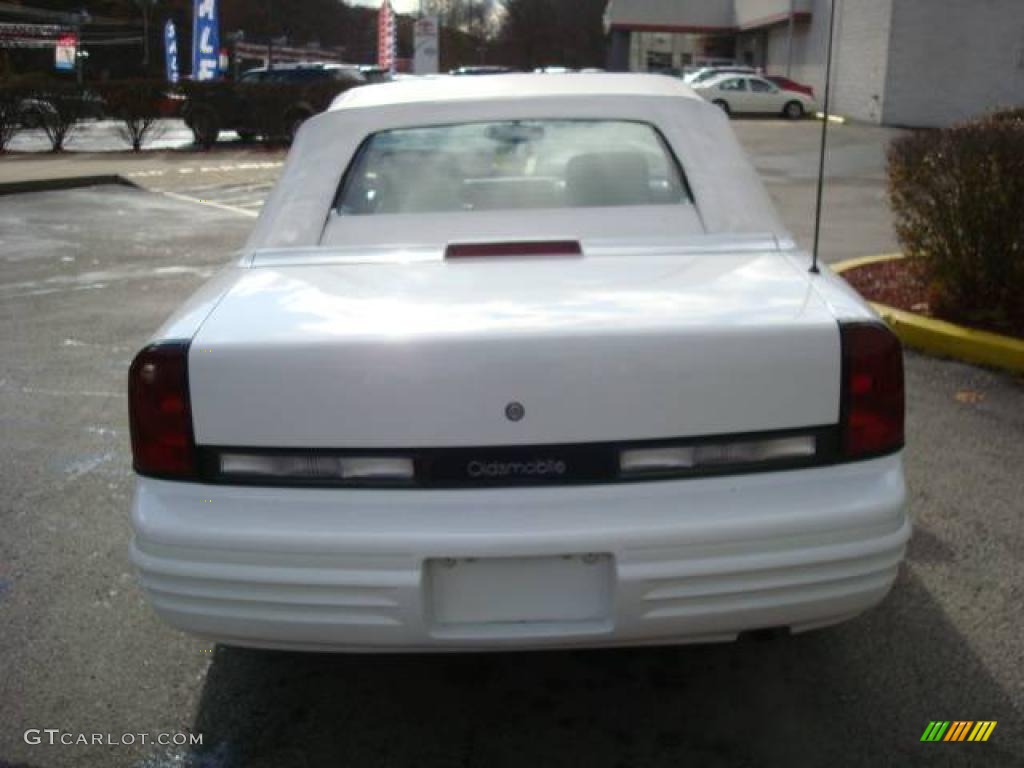 1994 Cutlass Supreme Convertible - Bright White / White photo #3