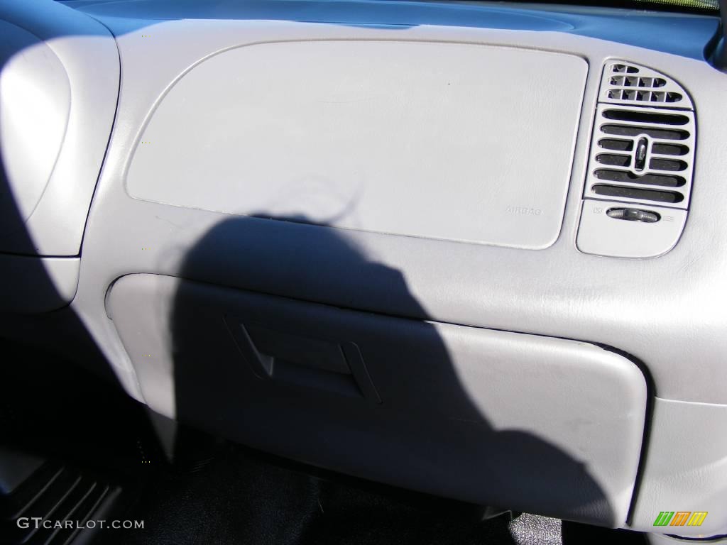 2003 F150 XL Sport Regular Cab - Silver Metallic / Medium Graphite Grey photo #23