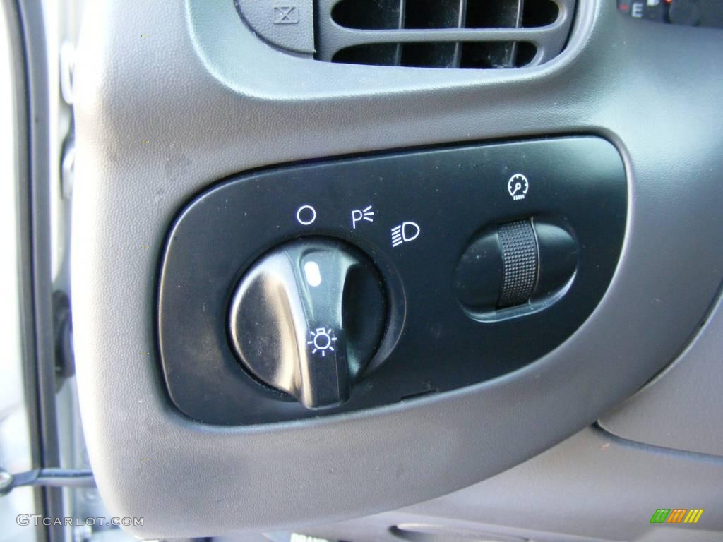 2003 F150 XL Sport Regular Cab - Silver Metallic / Medium Graphite Grey photo #33