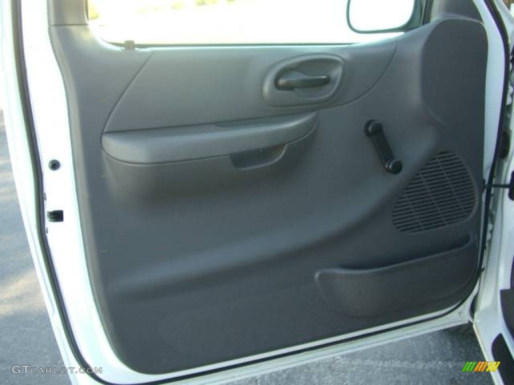 2004 F150 XL Regular Cab - Oxford White / Dark Flint photo #12