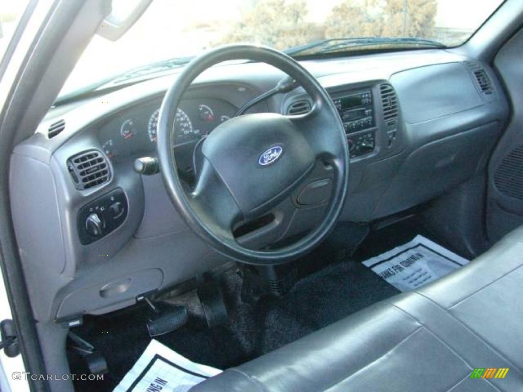 2004 F150 XL Regular Cab - Oxford White / Dark Flint photo #13