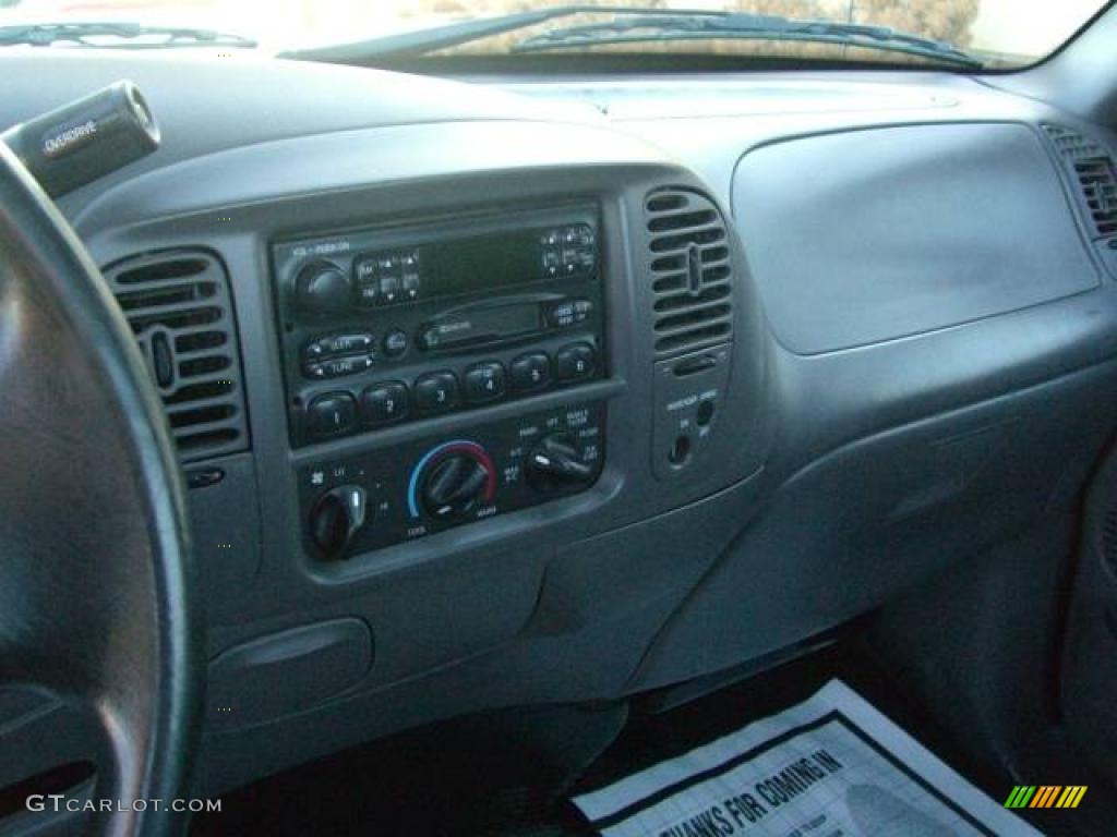 2004 F150 XL Regular Cab - Oxford White / Dark Flint photo #15
