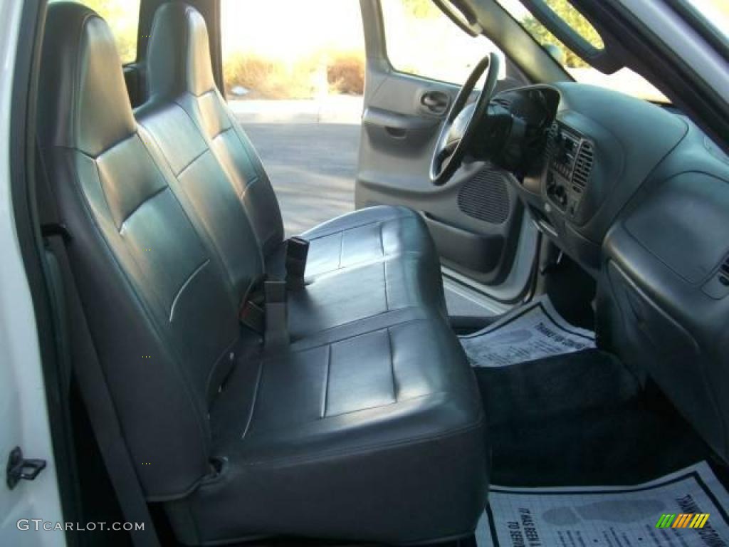 2004 F150 XL Regular Cab - Oxford White / Dark Flint photo #19