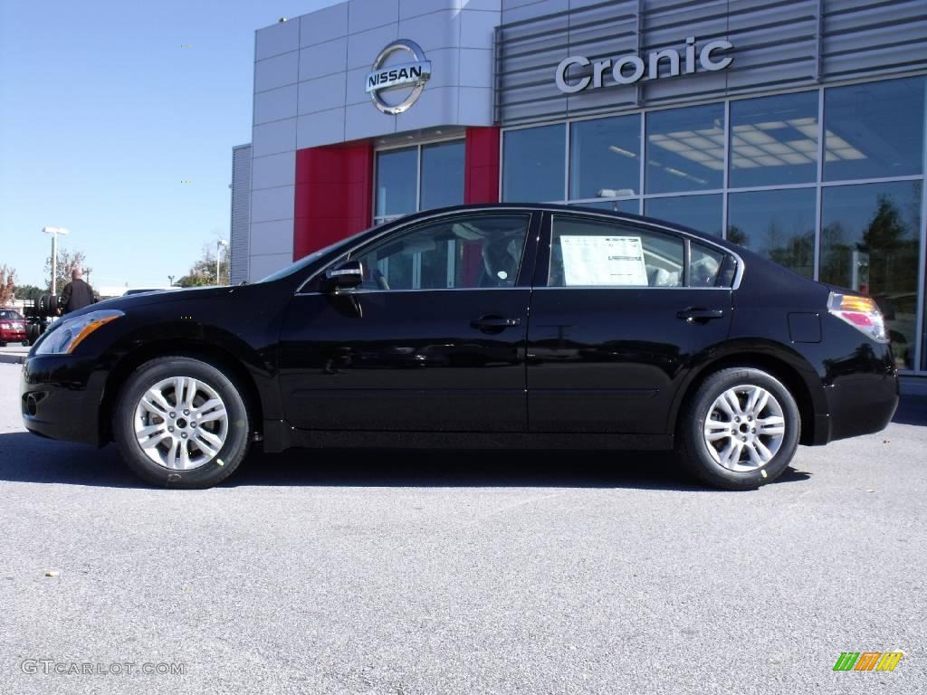 2010 Altima 2.5 S - Super Black / Blond photo #2