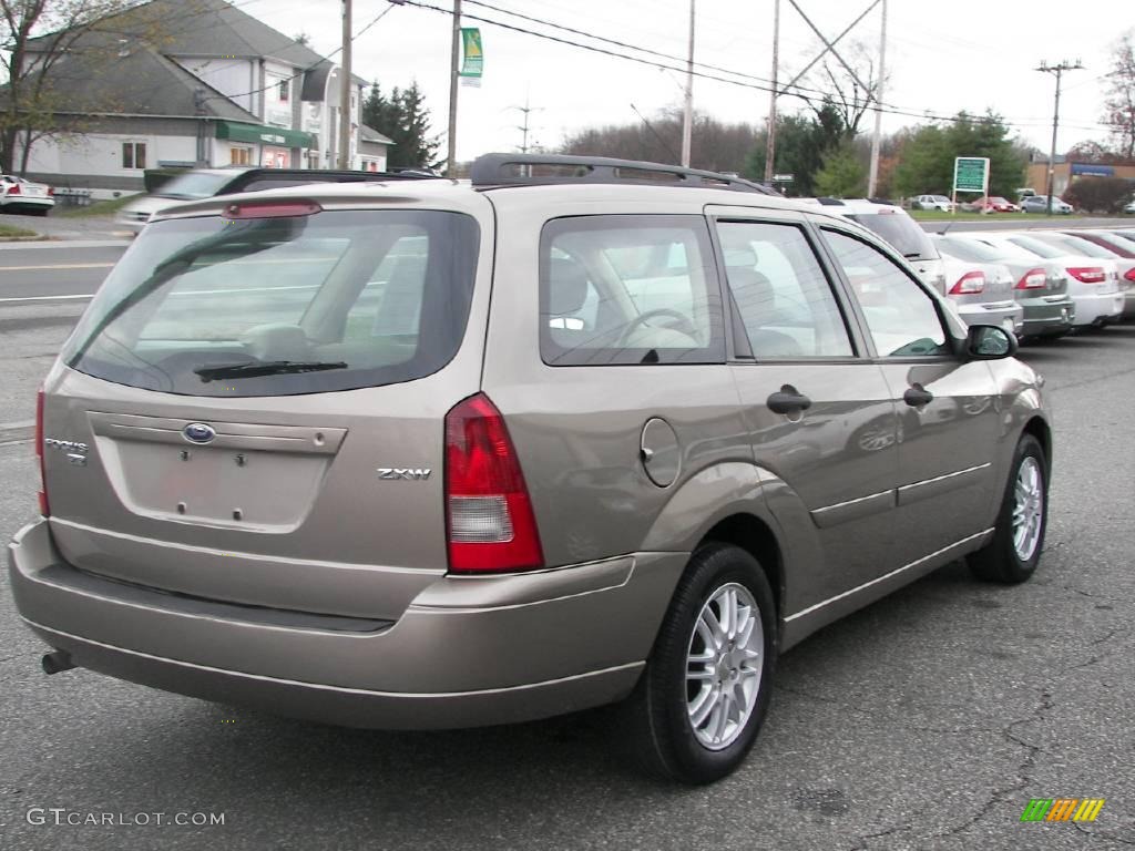 2005 Focus ZXW SES Wagon - Arizona Beige Metallic / Dark Pebble/Light Pebble photo #3