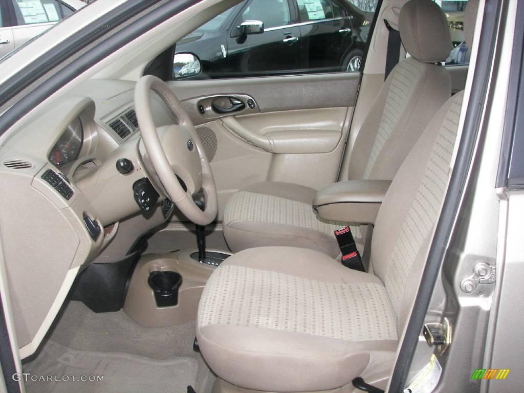 2005 Focus ZXW SES Wagon - Arizona Beige Metallic / Dark Pebble/Light Pebble photo #5