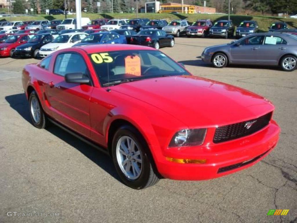2005 Mustang V6 Deluxe Coupe - Torch Red / Light Graphite photo #6