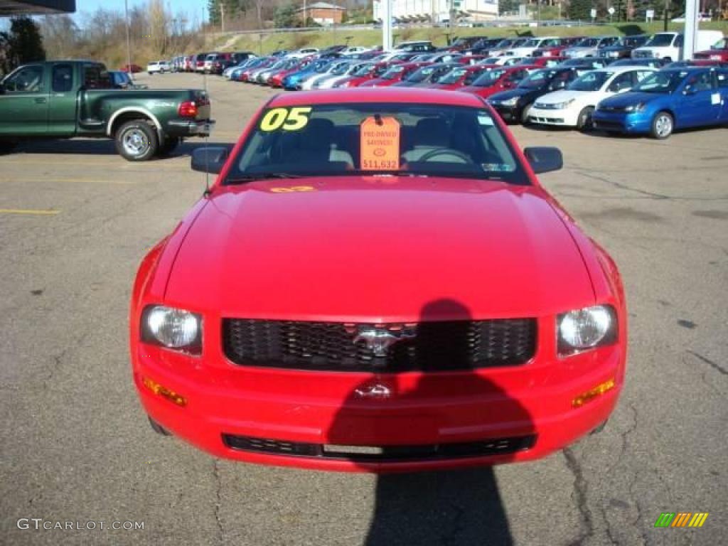 2005 Mustang V6 Deluxe Coupe - Torch Red / Light Graphite photo #10