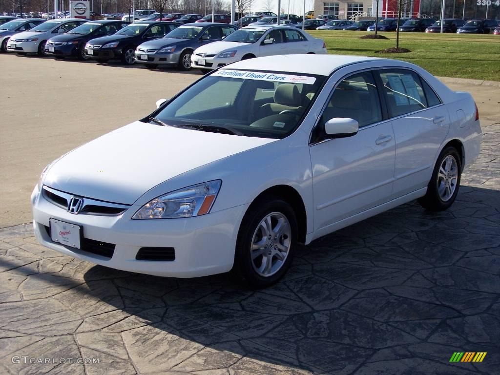 2007 Accord SE Sedan - Taffeta White / Ivory photo #2