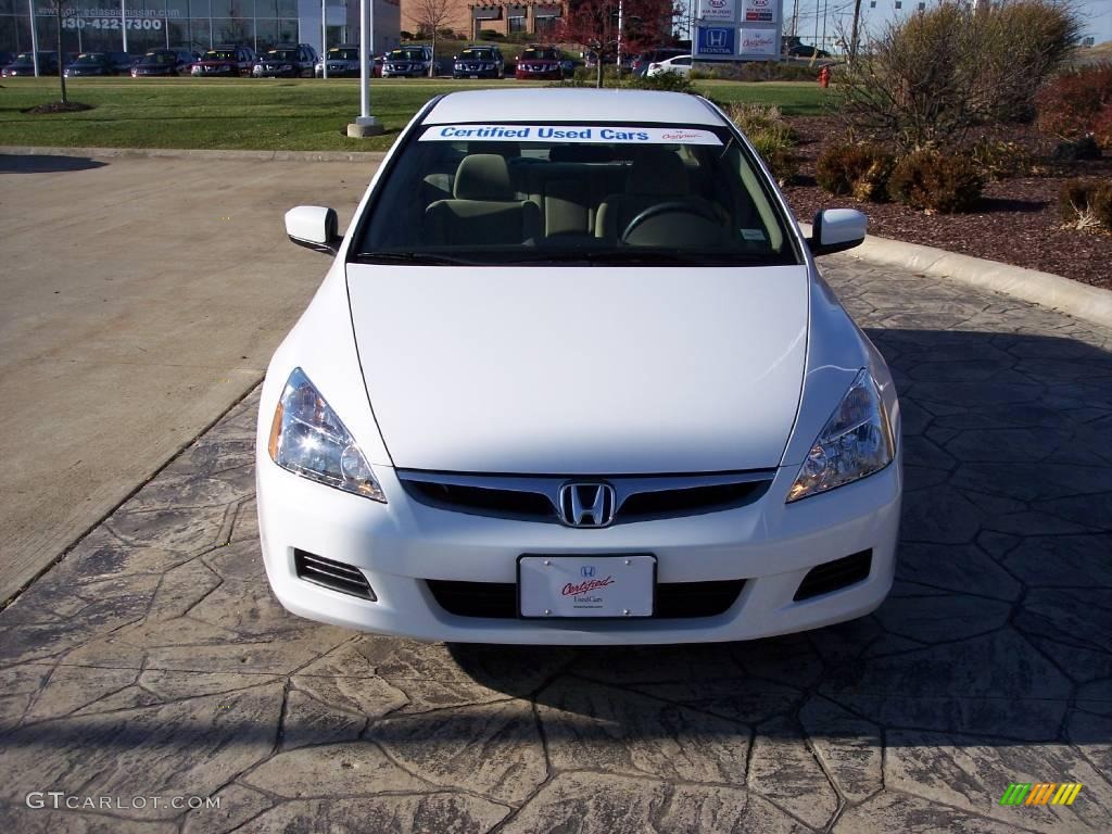 2007 Accord SE Sedan - Taffeta White / Ivory photo #5