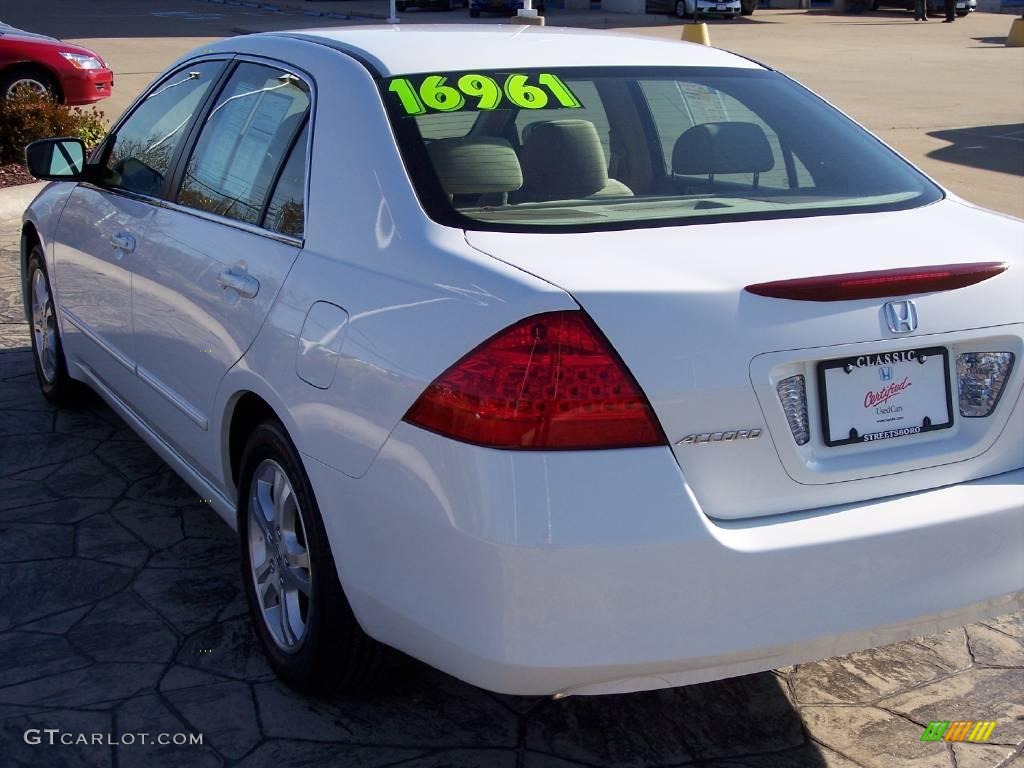 2007 Accord SE Sedan - Taffeta White / Ivory photo #7