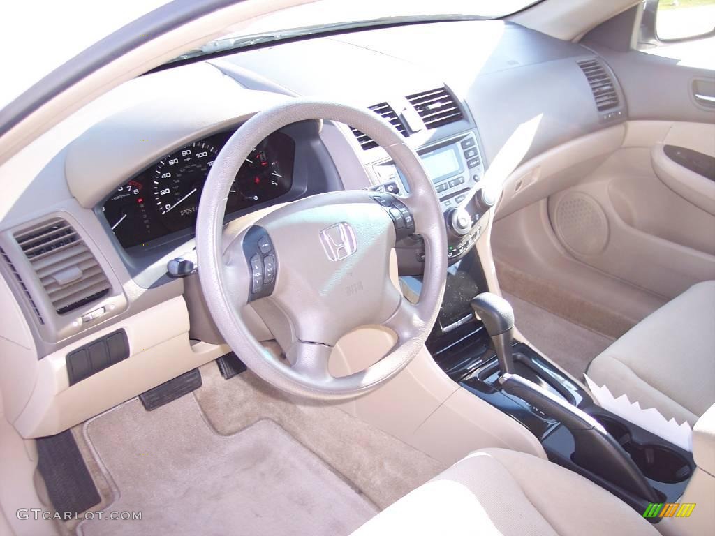 2007 Accord SE Sedan - Taffeta White / Ivory photo #14