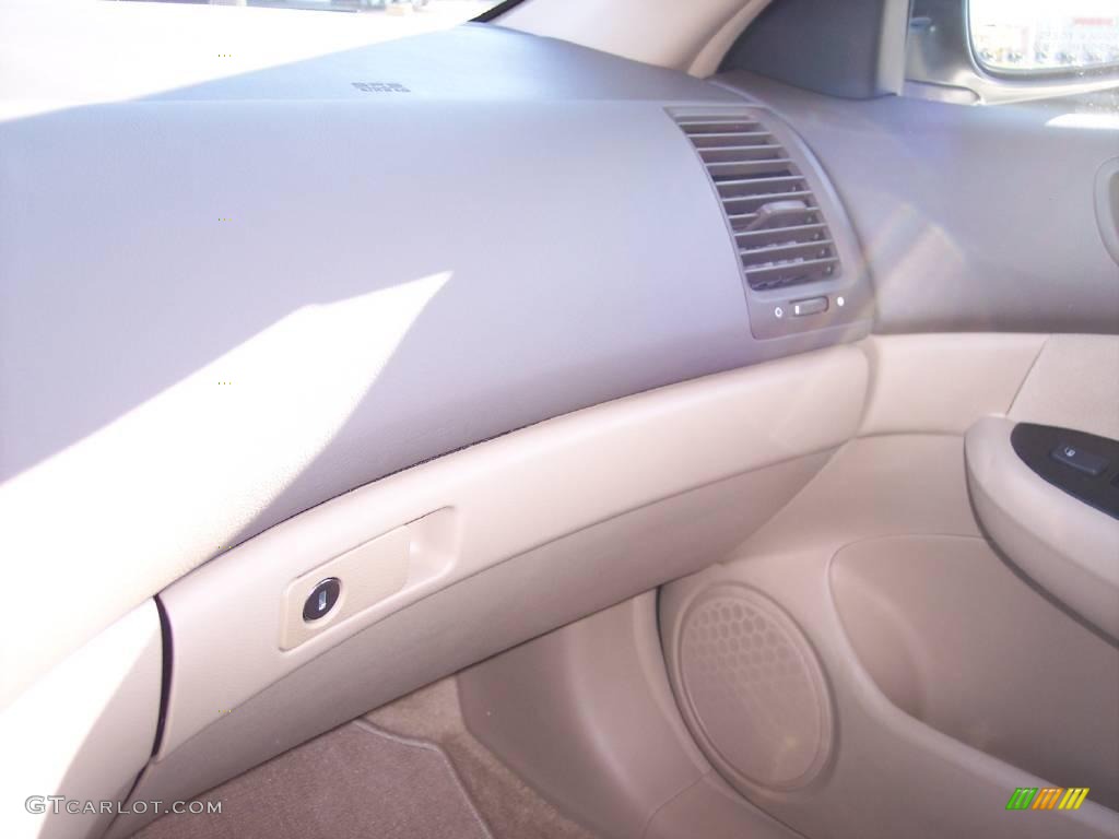2007 Accord SE Sedan - Taffeta White / Ivory photo #18