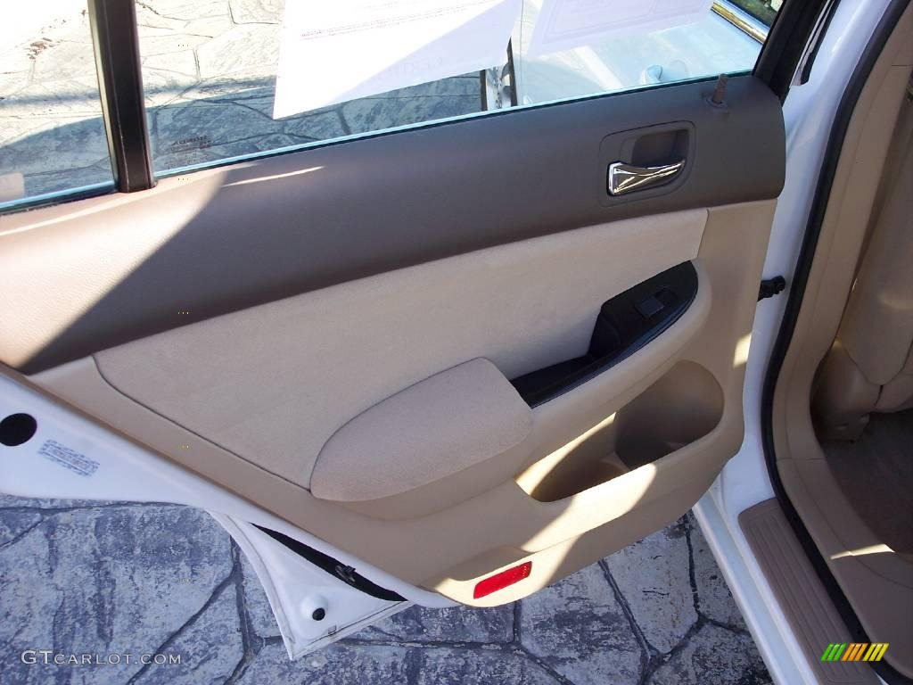 2007 Accord SE Sedan - Taffeta White / Ivory photo #19