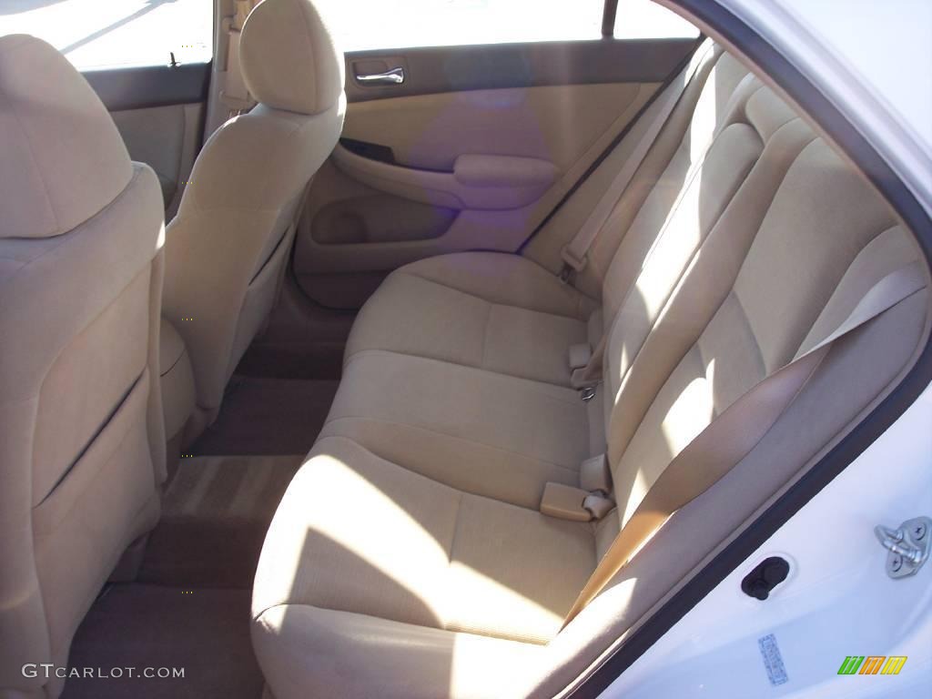 2007 Accord SE Sedan - Taffeta White / Ivory photo #20