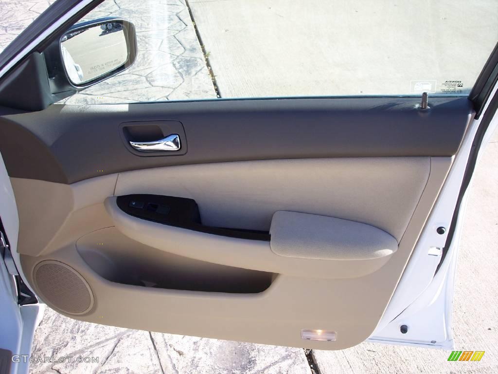 2007 Accord SE Sedan - Taffeta White / Ivory photo #23