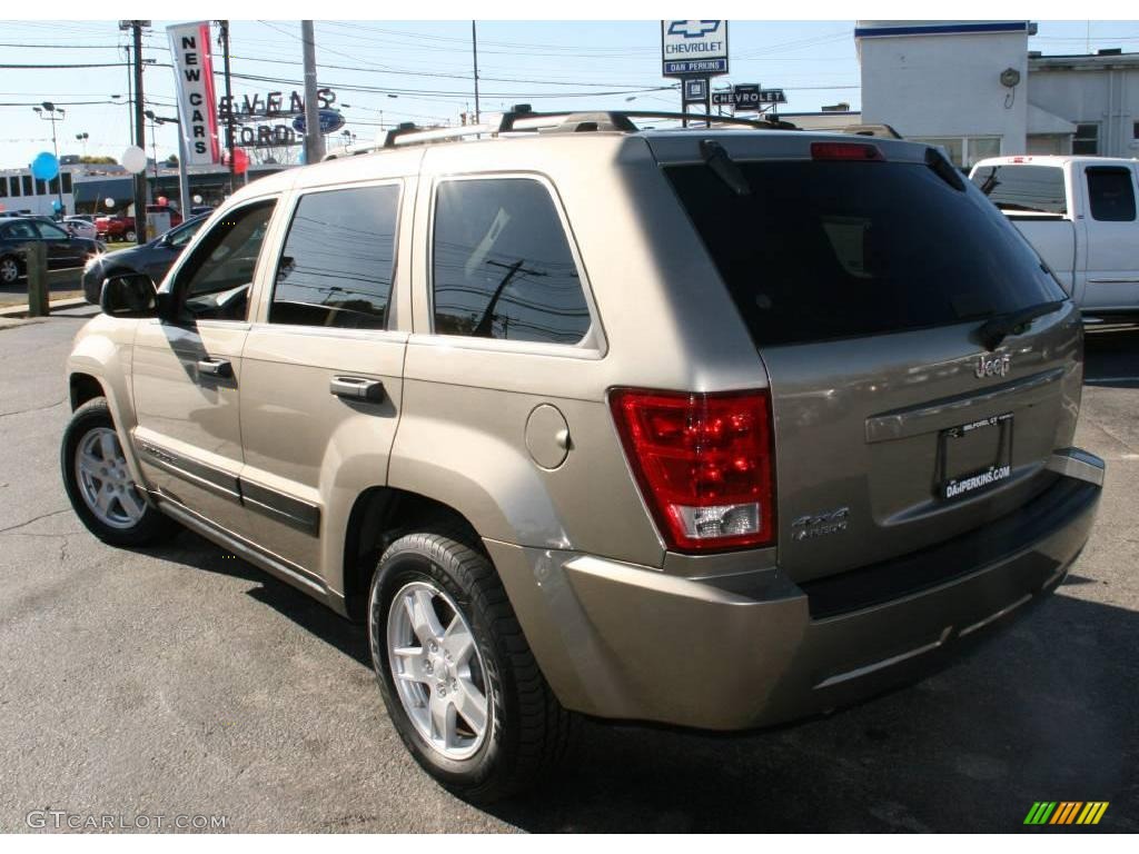 2006 Grand Cherokee Laredo 4x4 - Light Khaki Metallic / Khaki photo #8