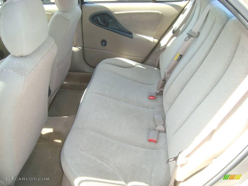 2004 Cavalier LS Sedan - Sandrift Metallic / Neutral photo #5
