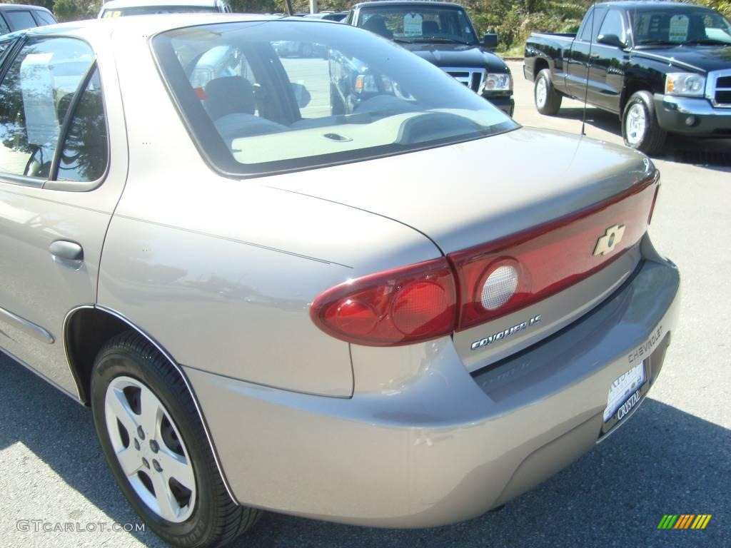 2004 Cavalier LS Sedan - Sandrift Metallic / Neutral photo #7