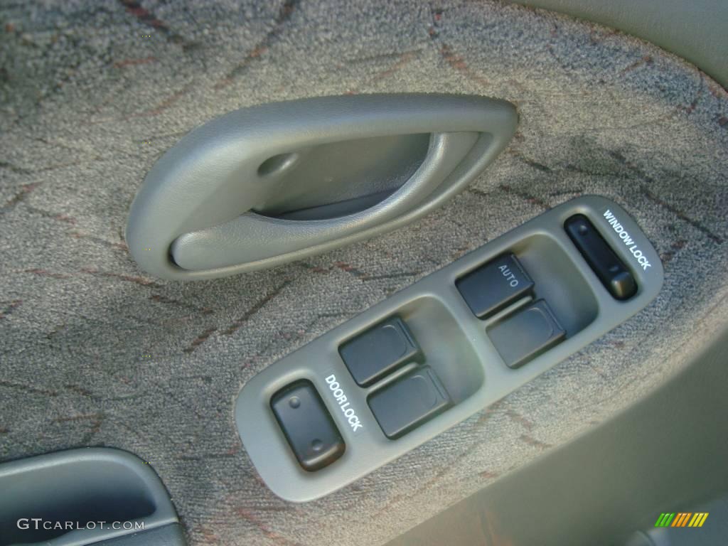 2002 Tracker LT 4WD Hard Top - Yellow / Medium Gray photo #17