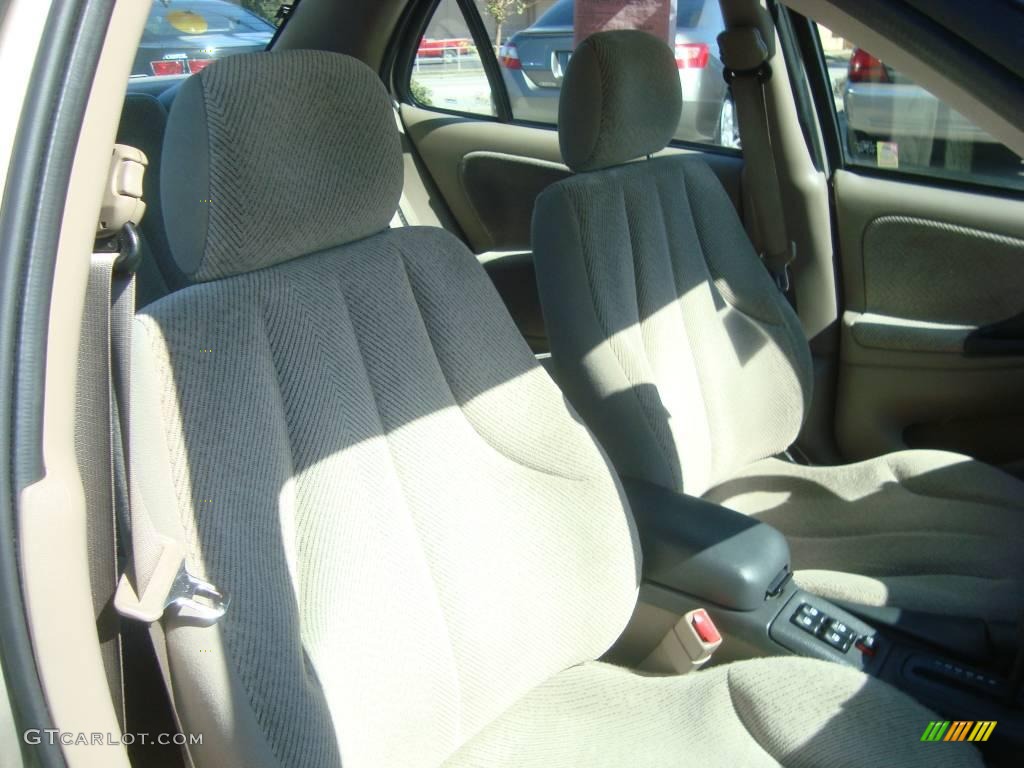 2004 Cavalier LS Sedan - Sandrift Metallic / Neutral photo #11