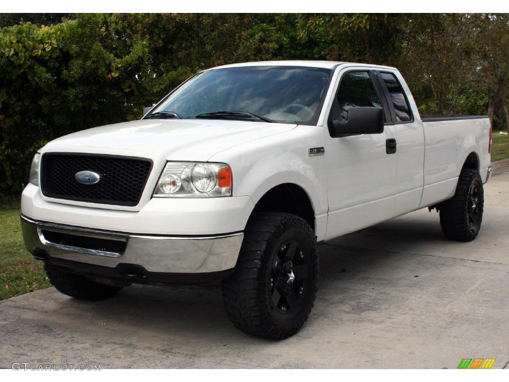 2006 F150 XLT SuperCab 4x4 - Oxford White / Medium/Dark Flint photo #1